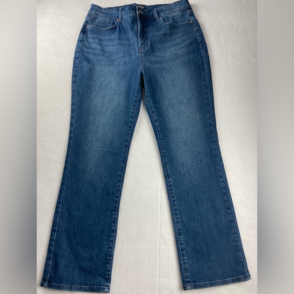 NYDJ curves 360 jeans Stretch Medium Wash 32X28  Tag Size 14P